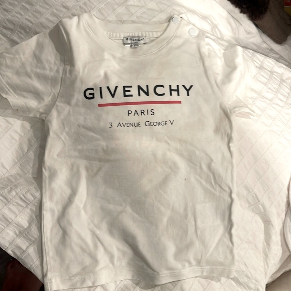 Givenchy T-shirt for a 18 month old baby